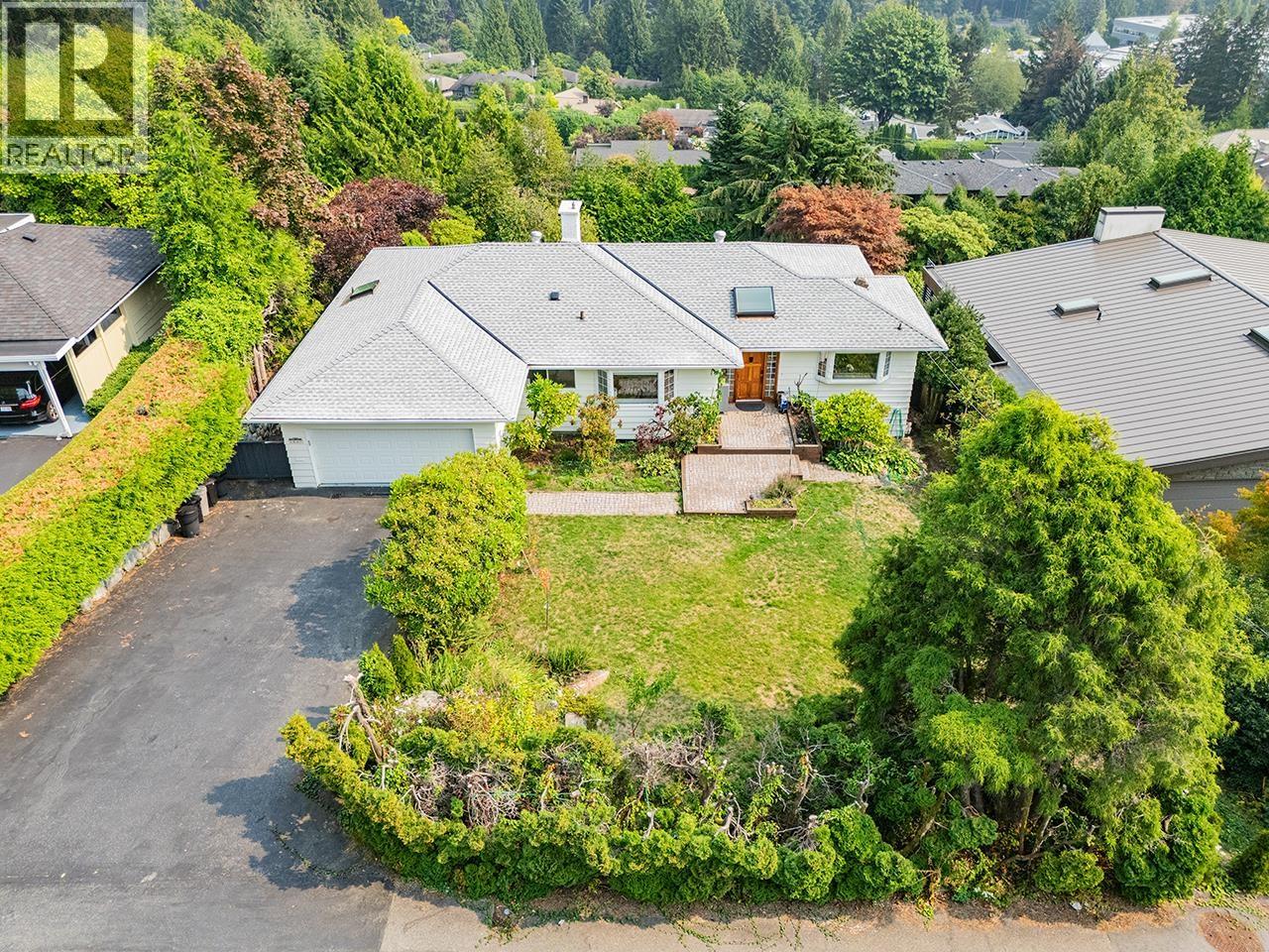 96 Bonnymuir Dr, West Vancouver, BC V7S 1L2