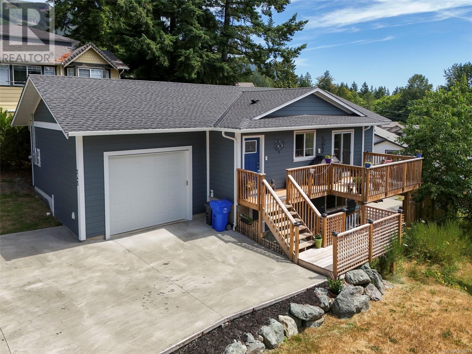 245 Lake Park Rd, Lake Cowichan, BC V0R 2G1