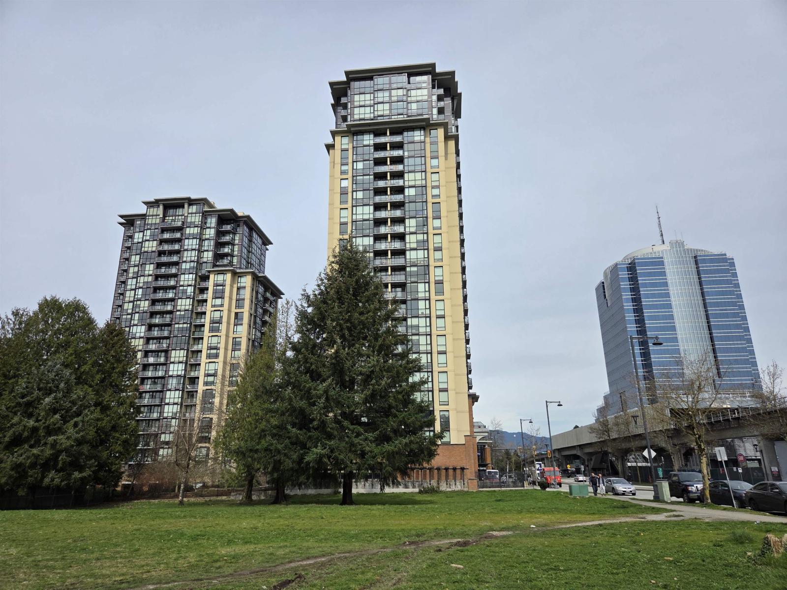 10777 University Drive Unit 1106, Surrey, BC V3T 0E6