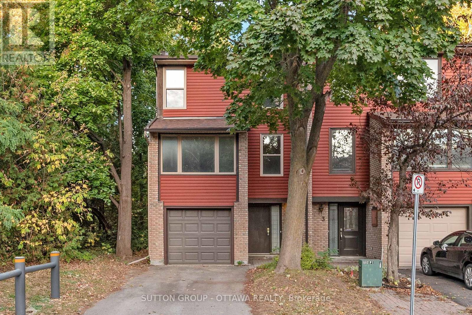 1 Marielle Ct, Ottawa, ON K2B 8P3
