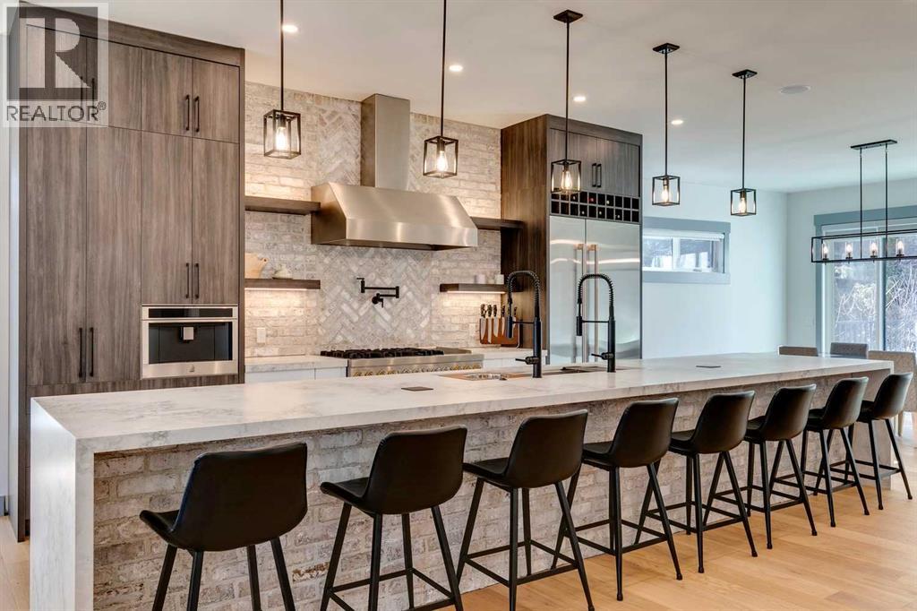 30 Roselawn Cres NW, Calgary, AB T2K 1K6