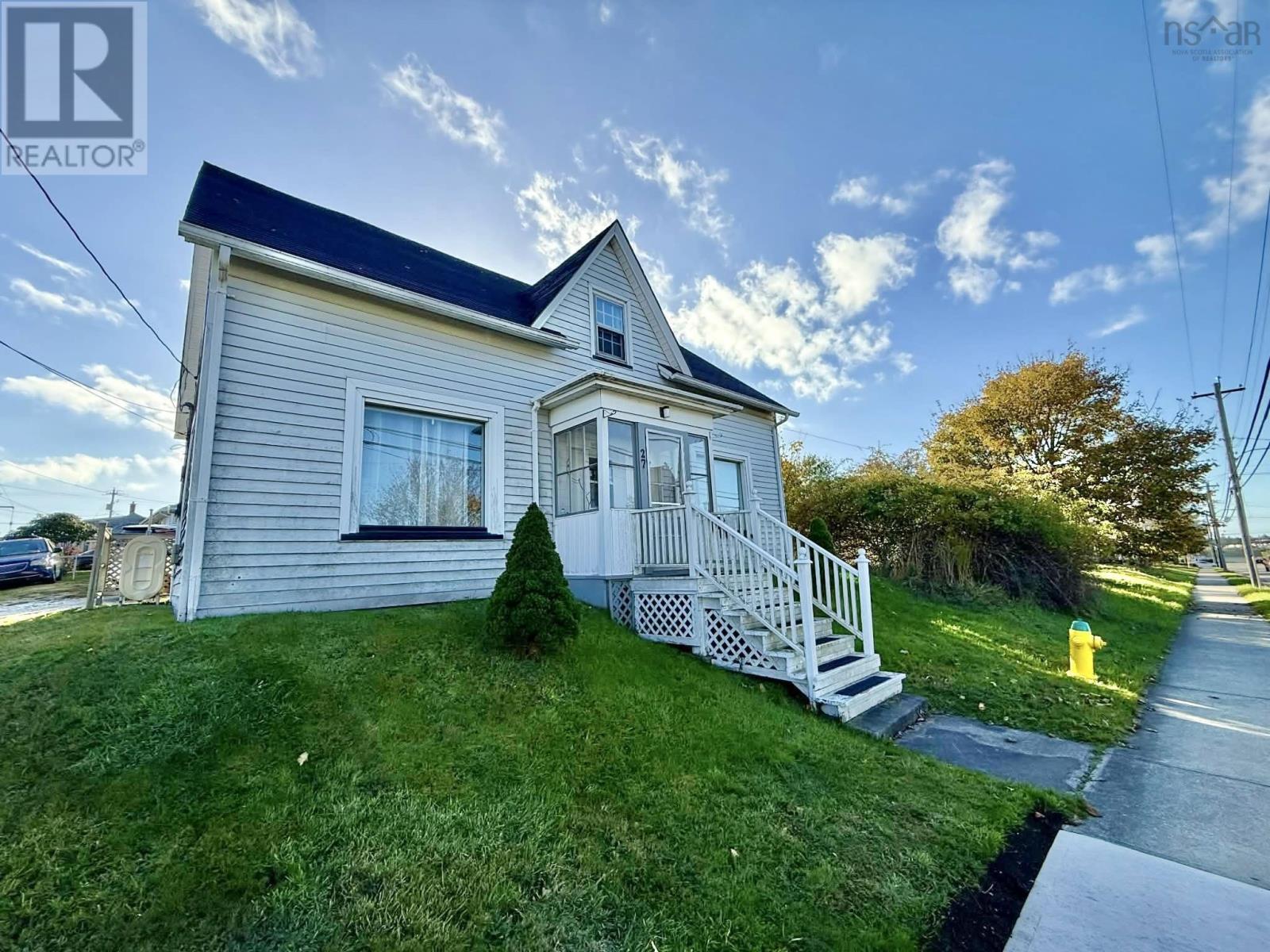 27 Starrs Rd, Yarmouth, NS B5A 2S9