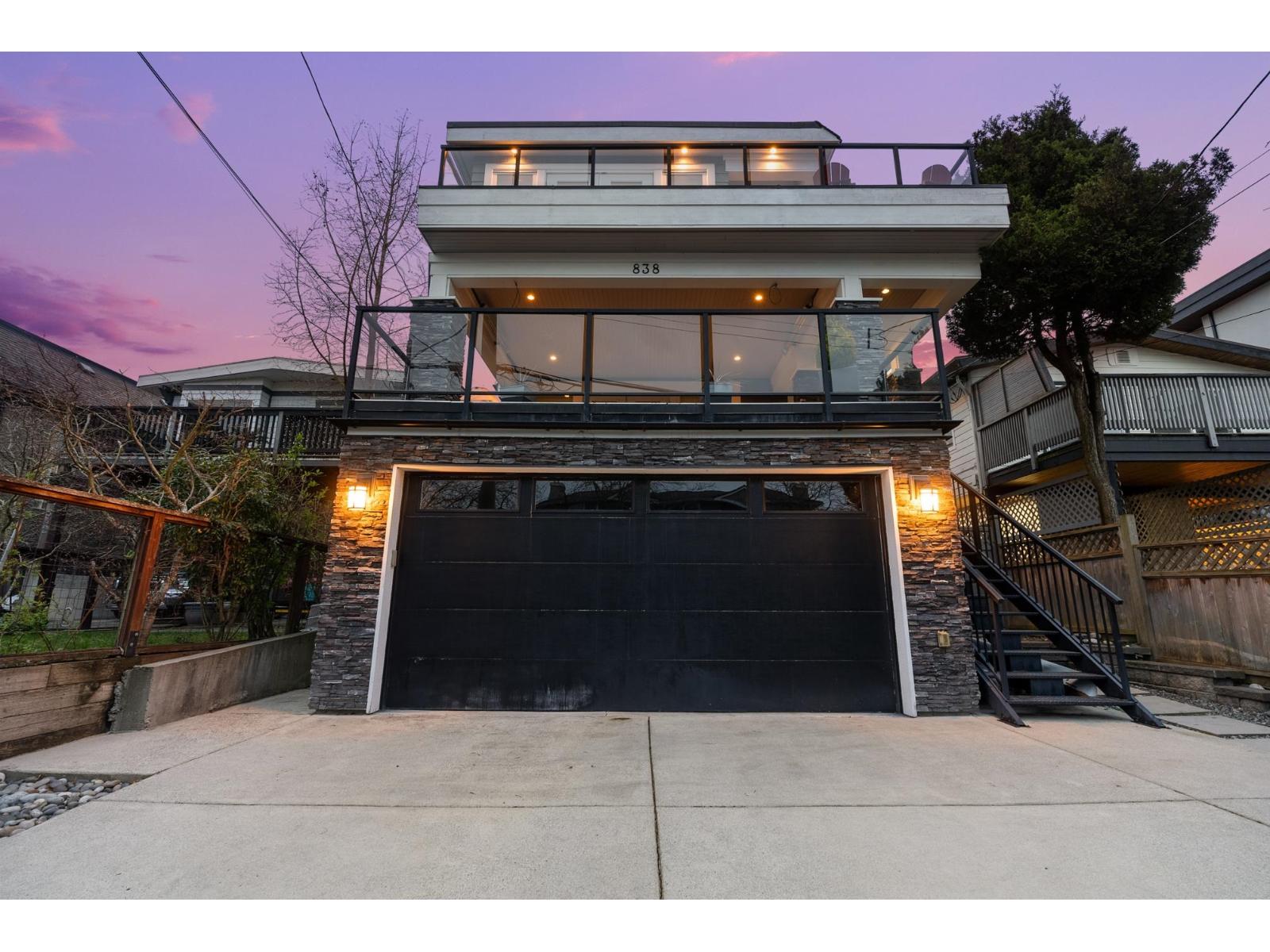 838 Habgood St, White Rock, BC V4B 4W3