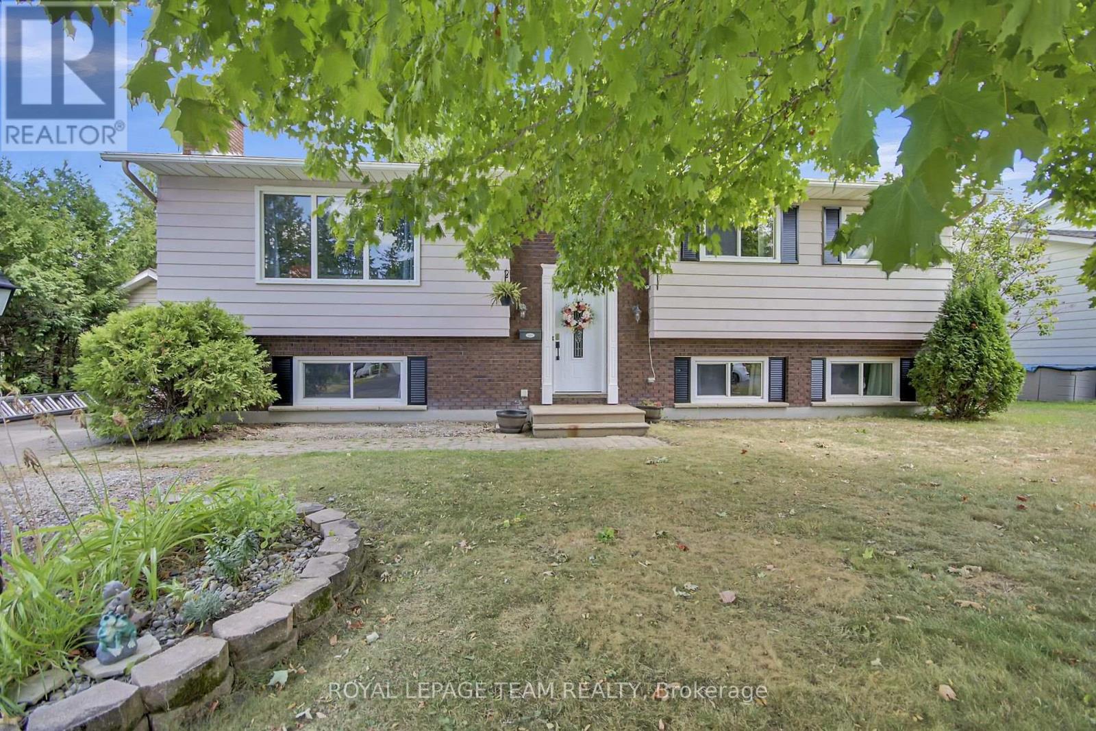 17 Owlshead Rd Rd, Ottawa, ON K0A 3P0