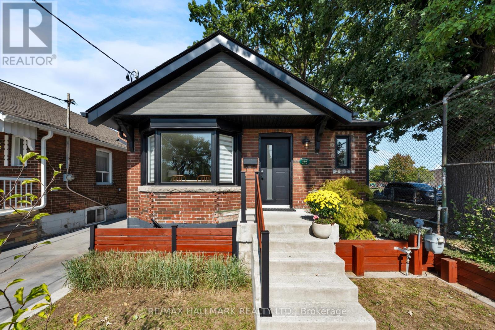 510 Cosburn Ave, Toronto, ON M4J 2P1