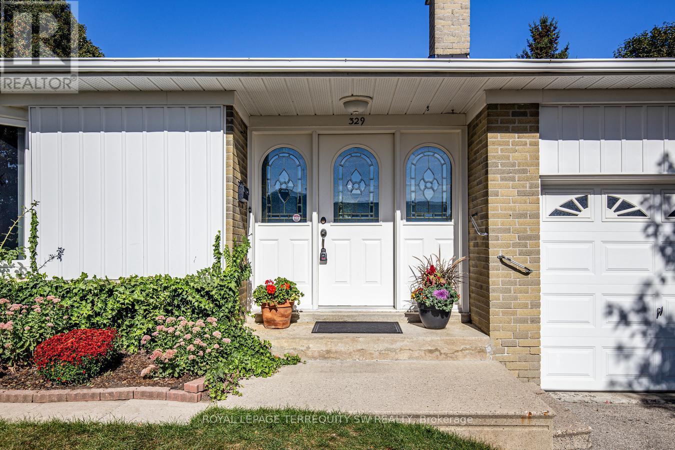 329 Dennie Ave, Newmarket, ON L3Y 4M5