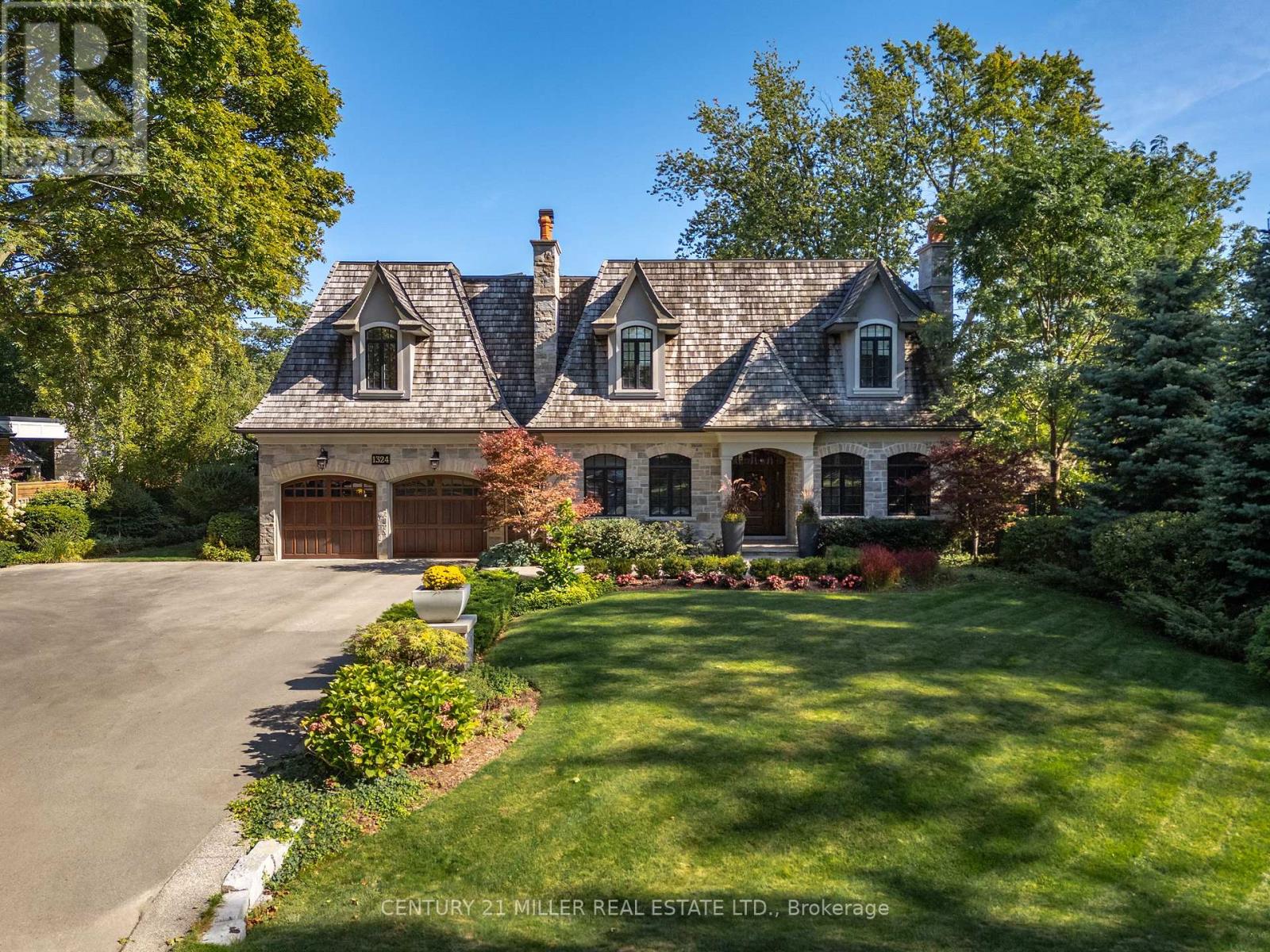 1324 Cambridge Dr, Oakville, ON L6J 1S3