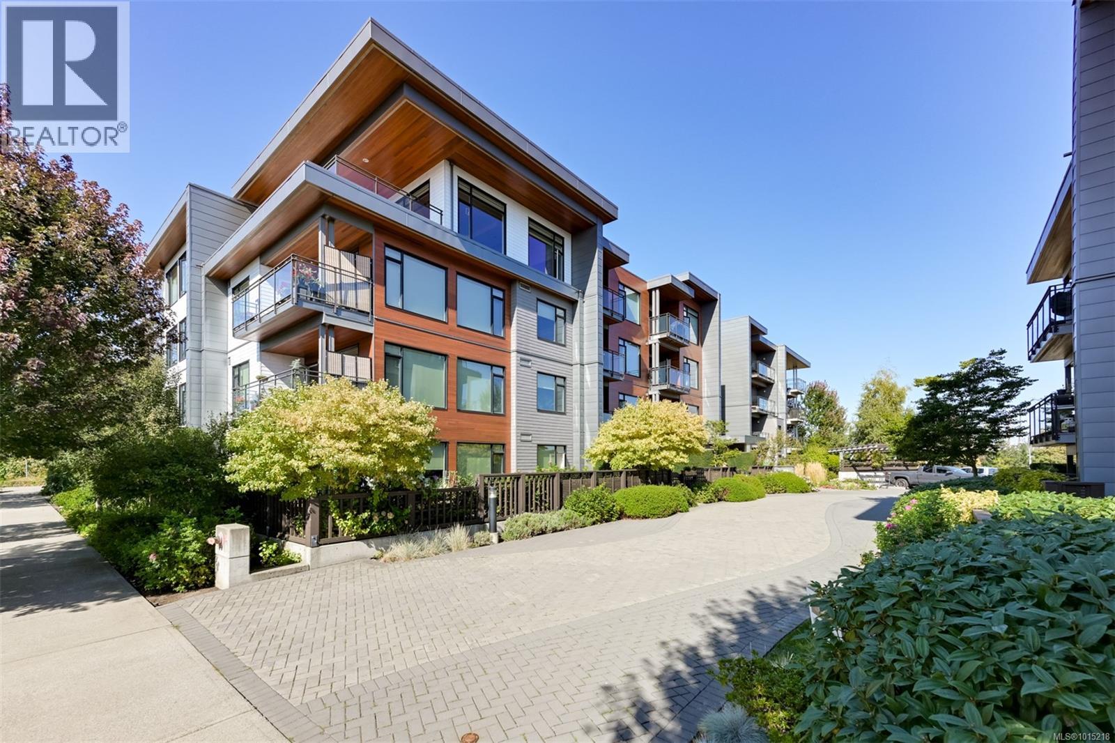 3815 Rowland Ave Unit 407 Ave, Saanich, BC V8Z 0E1