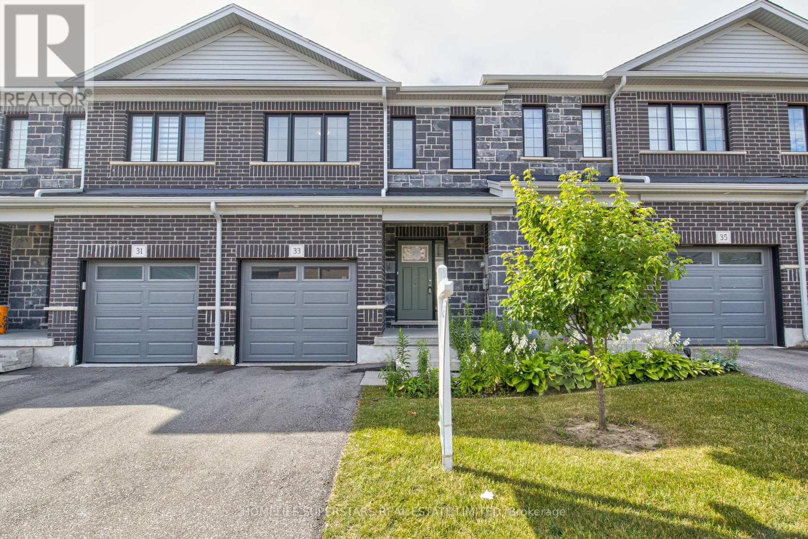 33 Woodedge Cir, Kitchener, ON N2R 0M8