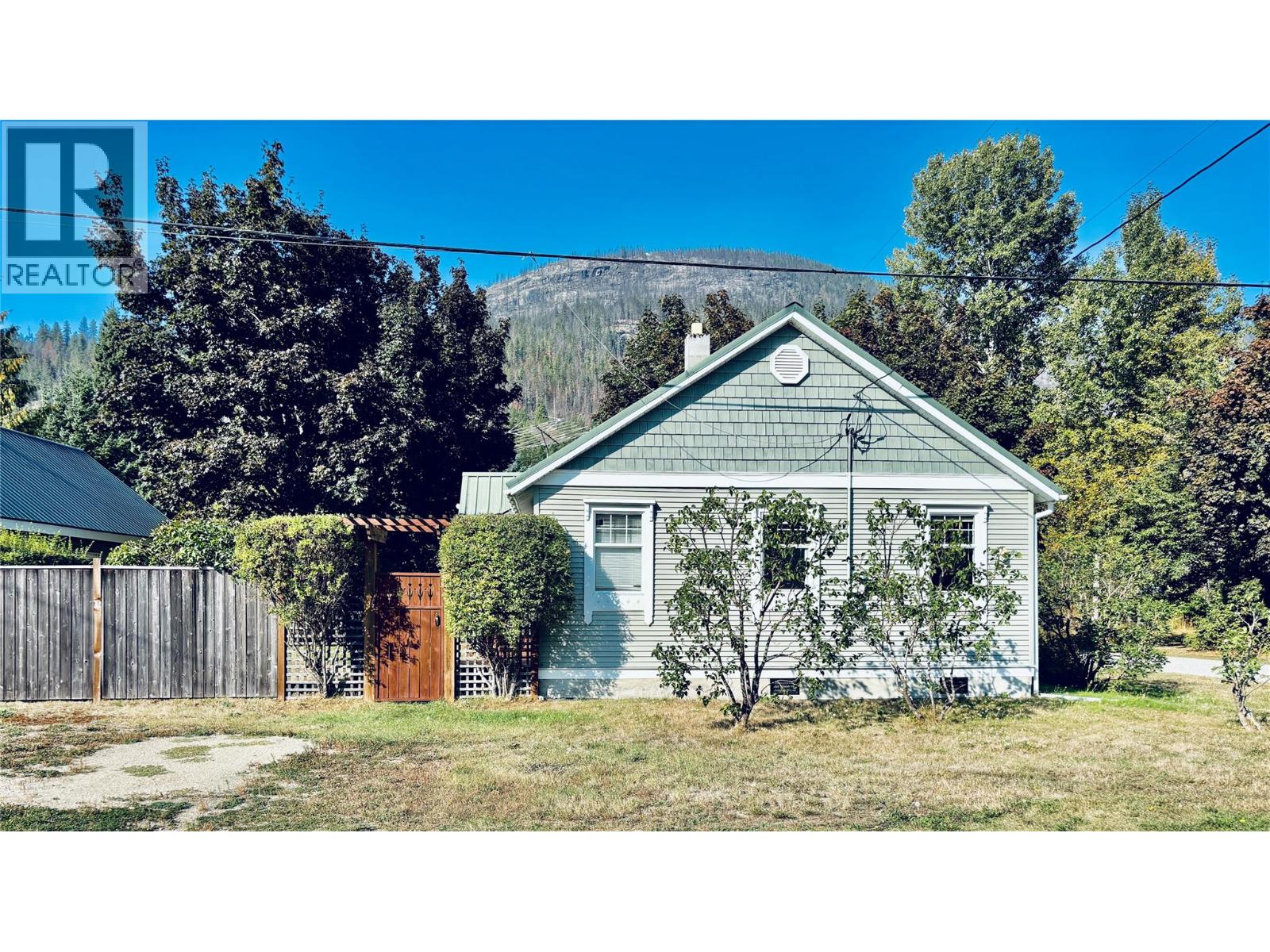 501 Arthur St, Slocan, BC V0G 2C0