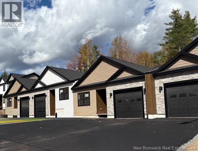 14 Terry Fox Dr, Oromocto, NB E2V 0P6