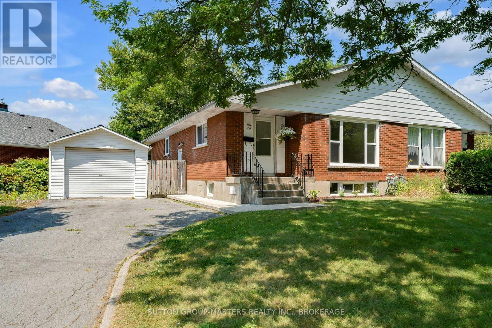 40 Crescent Dr, Kingston, ON K7M 4J5