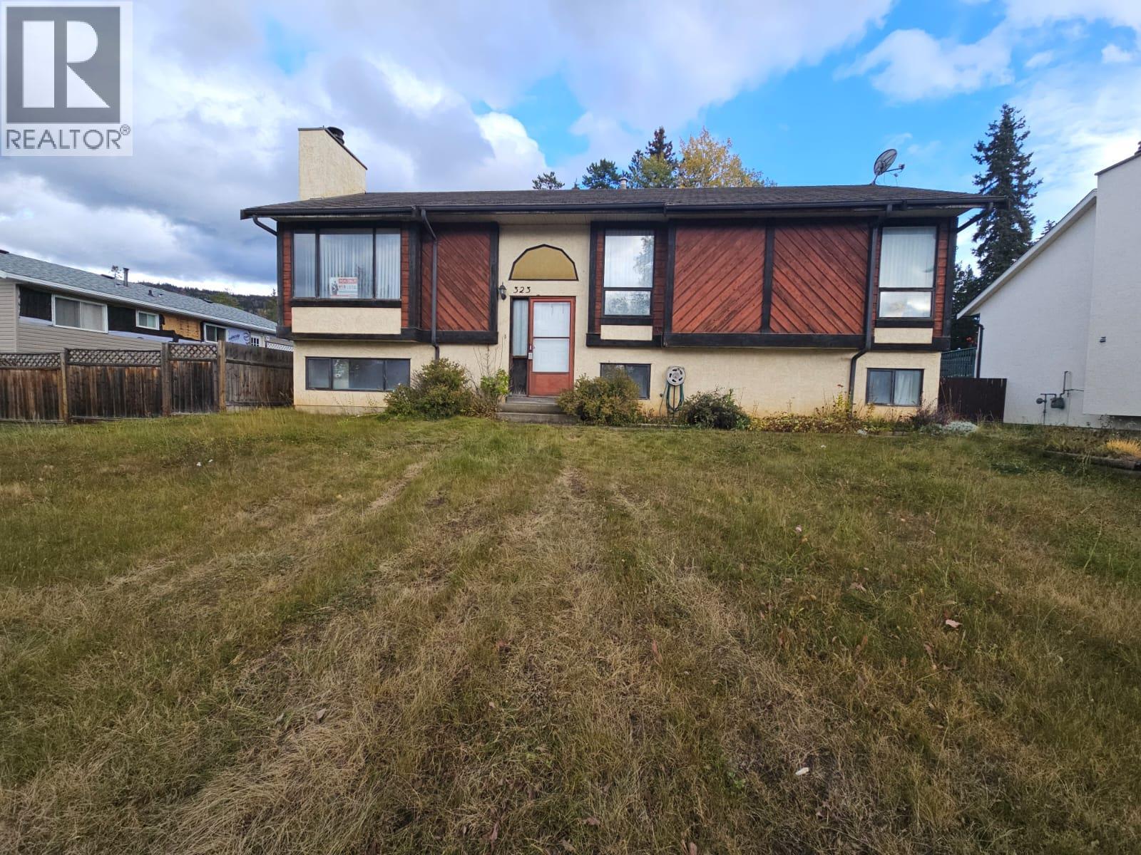 323 Cottonwood Ave, Tumbler Ridge, BC V0C 2W0