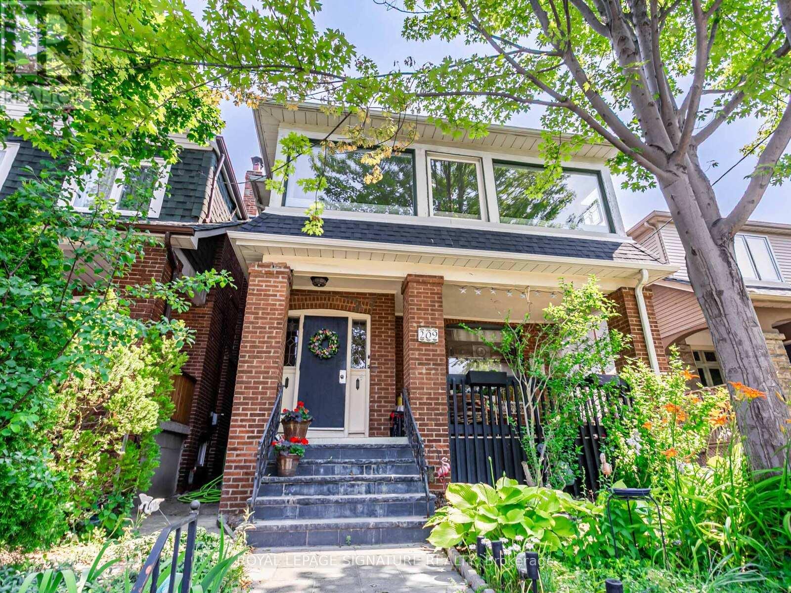 209 Arlington Ave, Toronto, ON M6C 2Z4