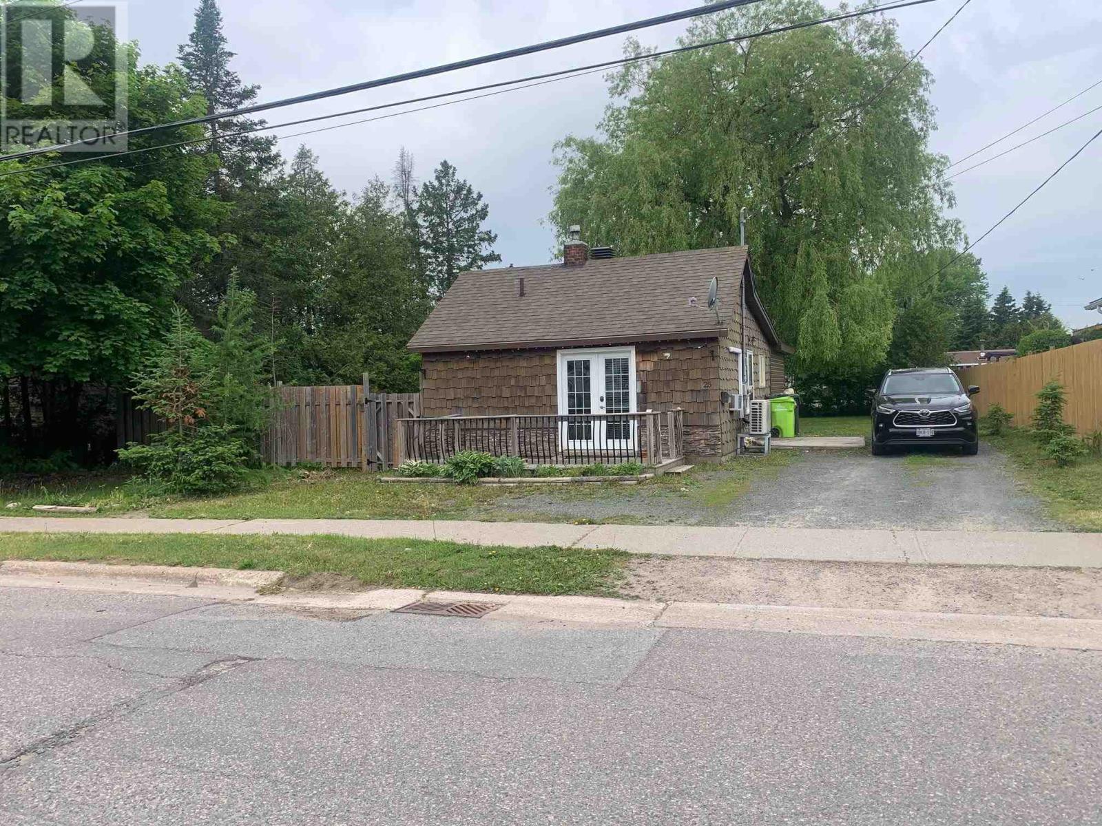 25 Elmwood Ave, Sault Ste. Marie, ON P6B 4V6