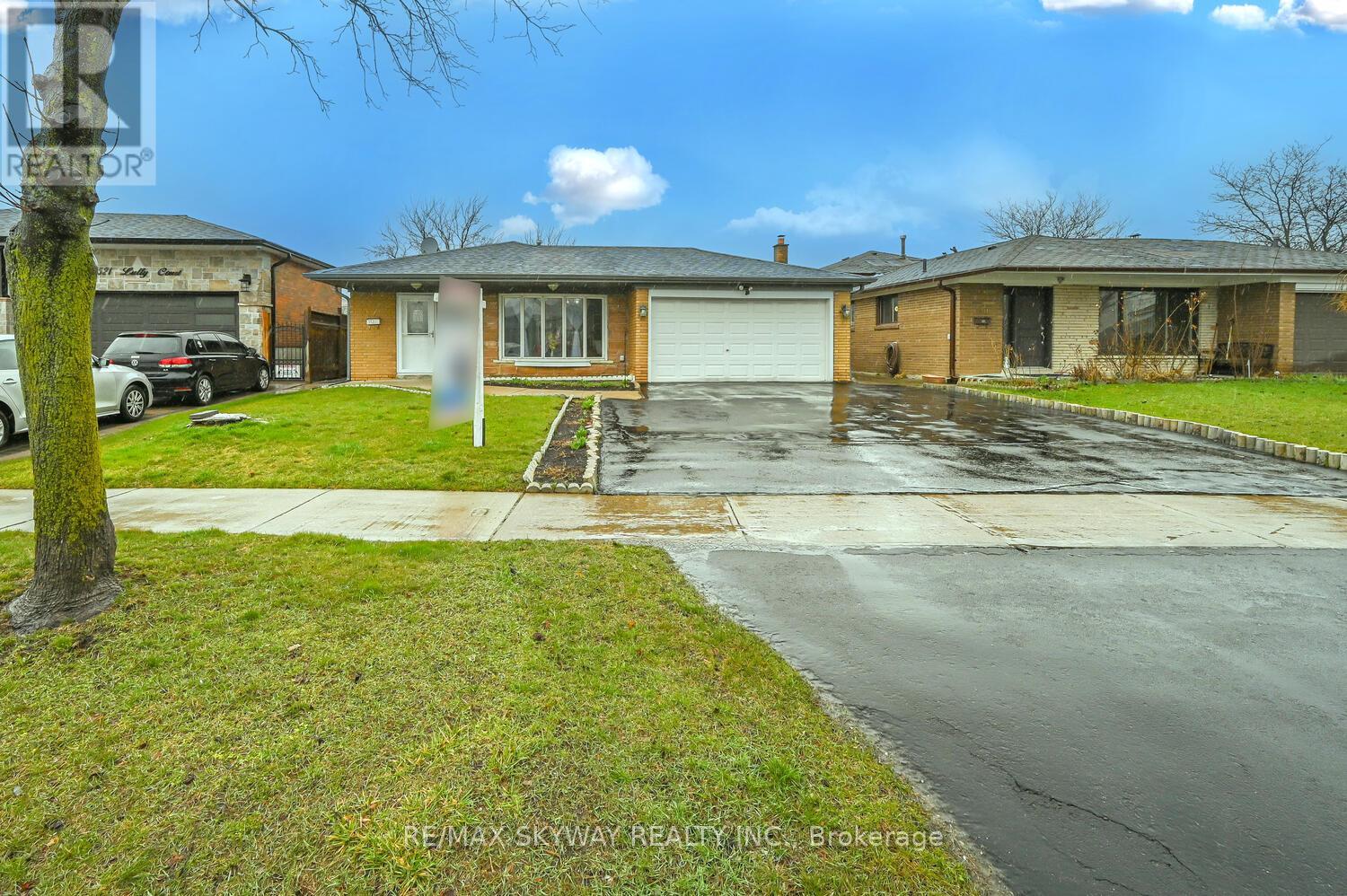 7517 Lully Ct, Mississauga, ON L4T 2P2