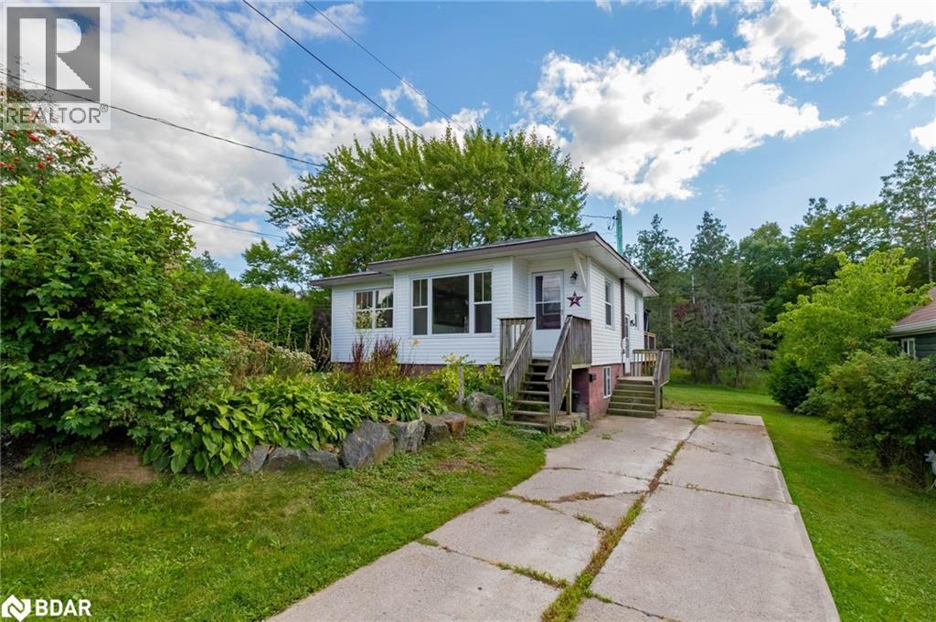 2 Meadow St, Parry Sound, ON P2A 2L9
