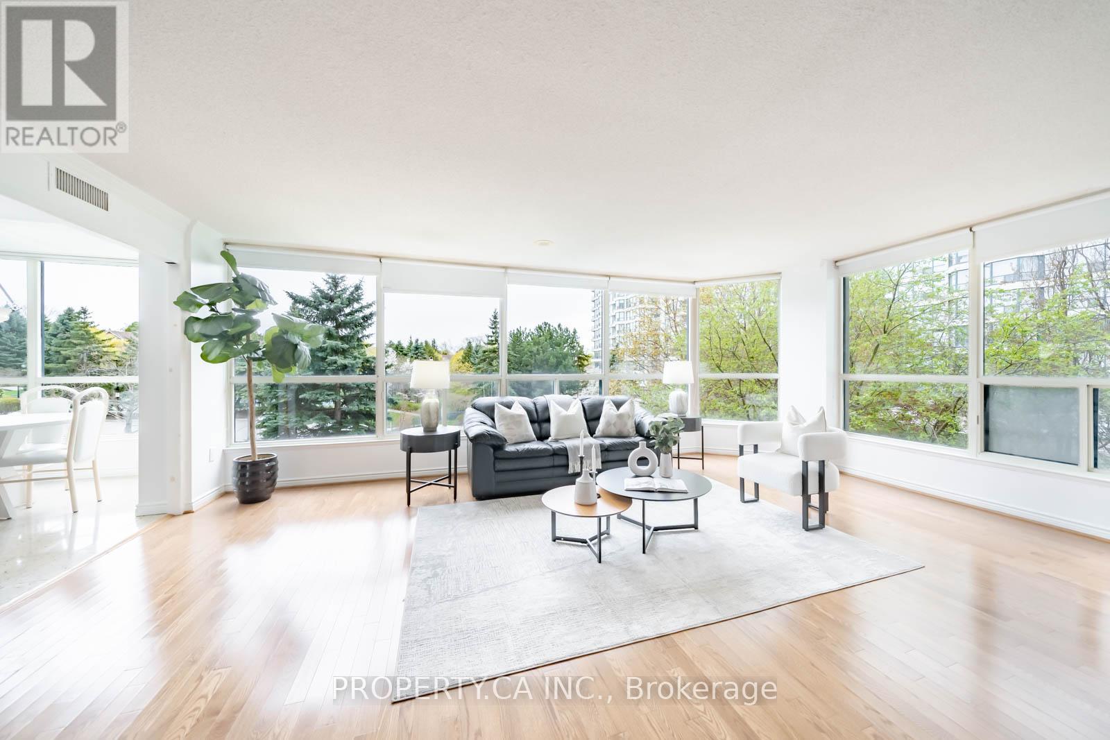 301 7300 Yonge St, Vaughan, ON L4J 7Y5