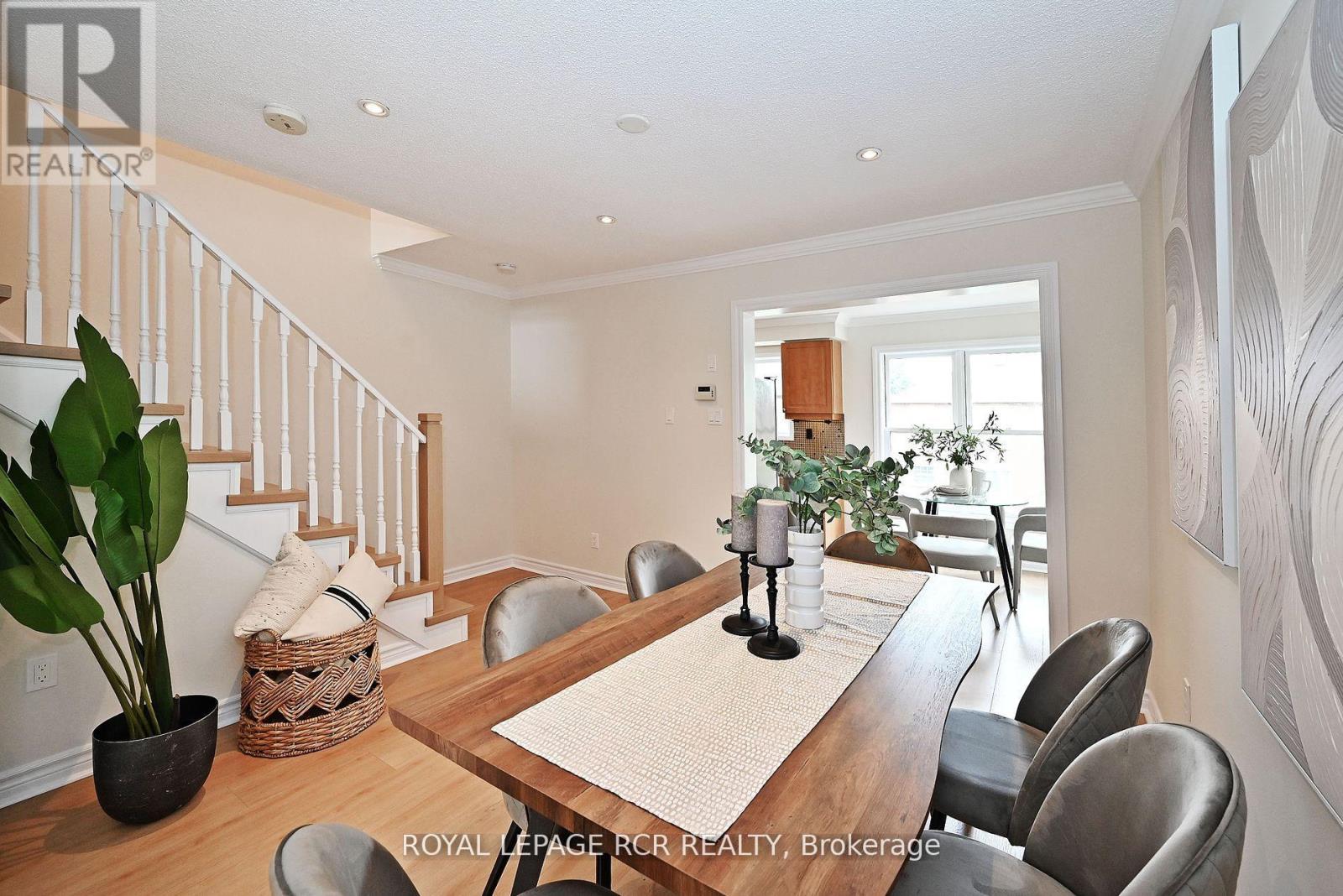 28 Wyatt Ln, Aurora, ON L4G 7E4