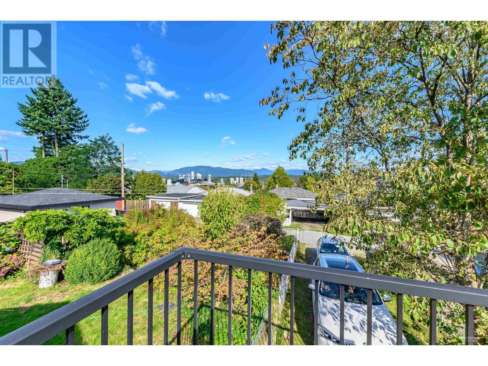 7766 Cariboo Rd, Burnaby, BC V3N 4B5