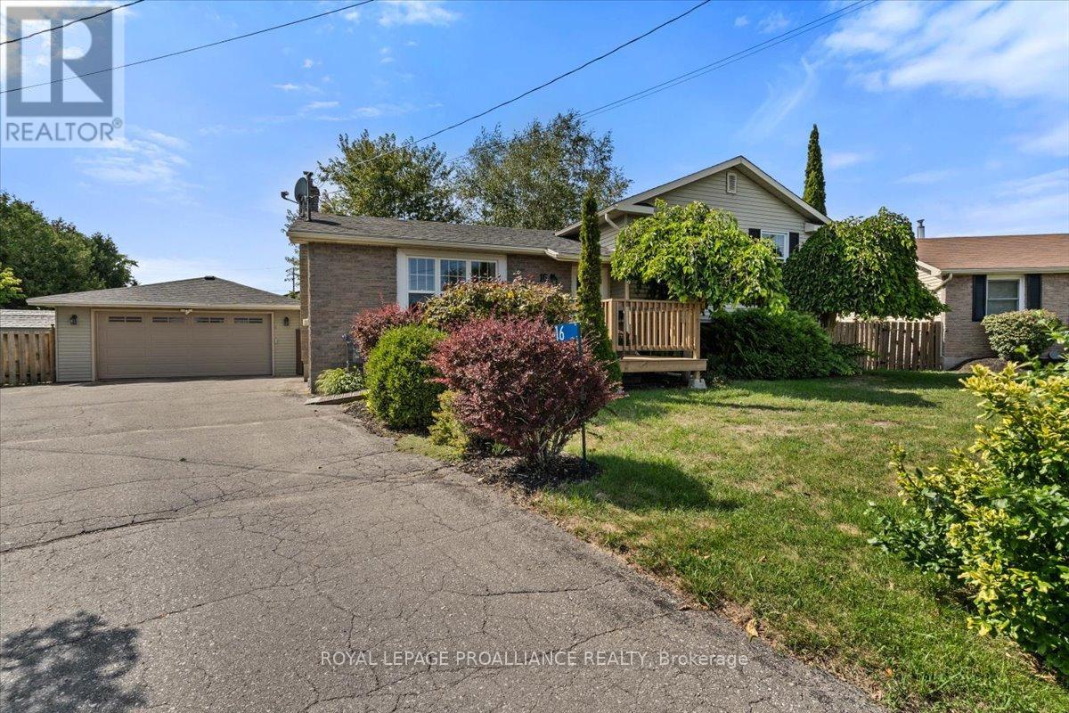 16 Centre Ct, Quinte West, ON K0K 2C0