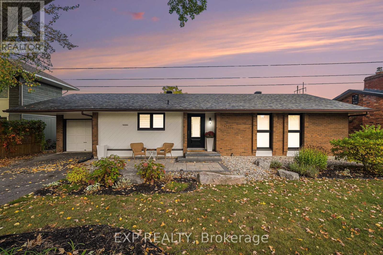 203 Penfield Dr, Ottawa, ON K2K 1M8