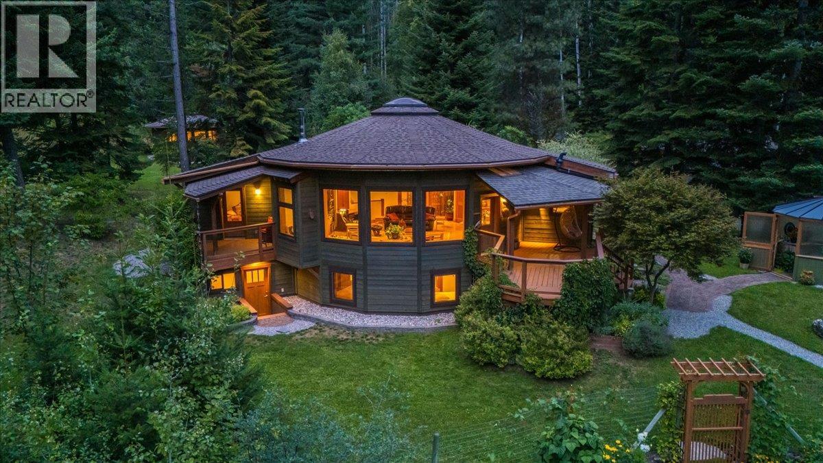 3234 Heddle Rd, Nelson, BC V1L 6M3