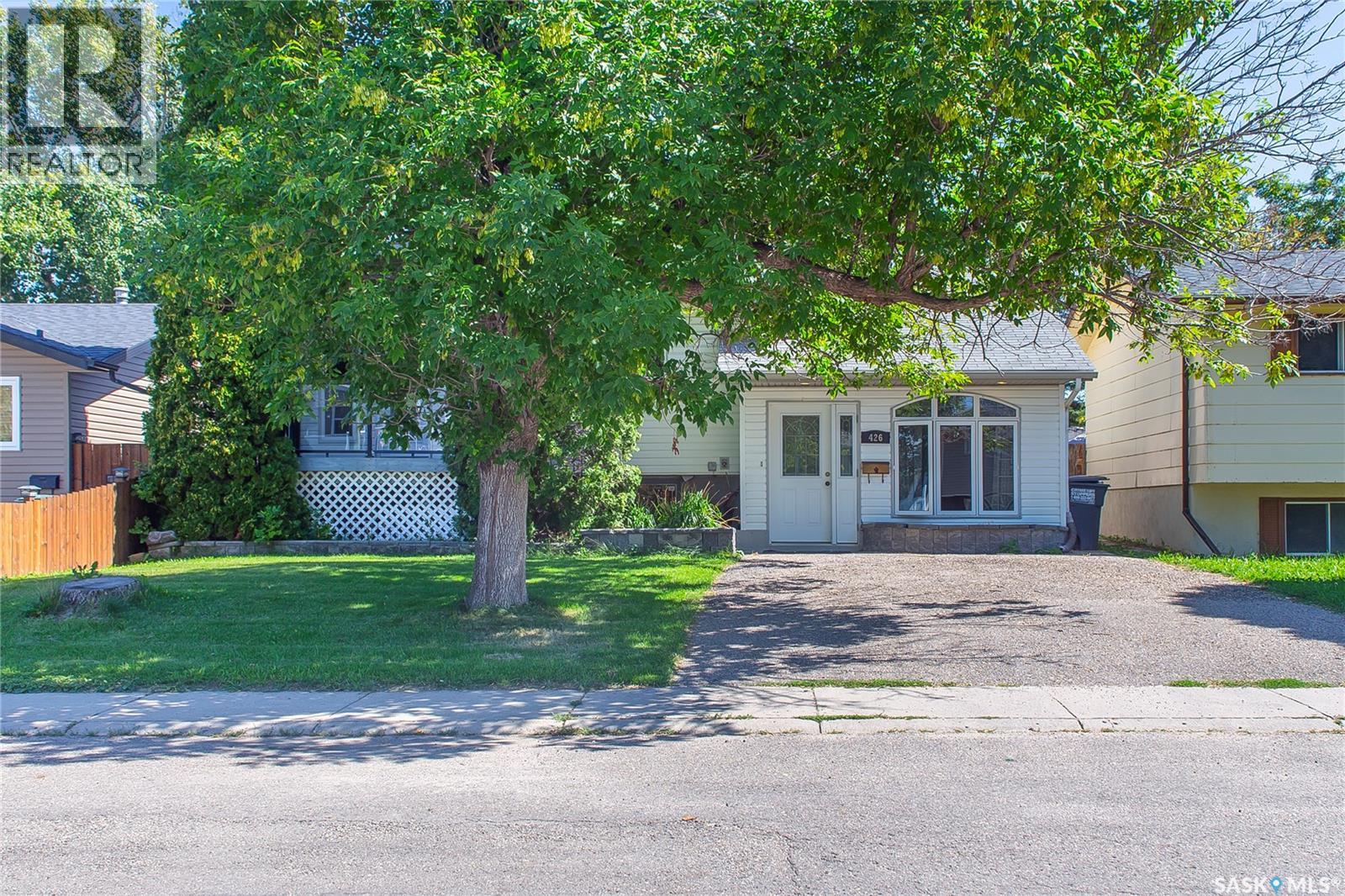 426 Vanier Cres, Saskatoon, SK S7L 5J1