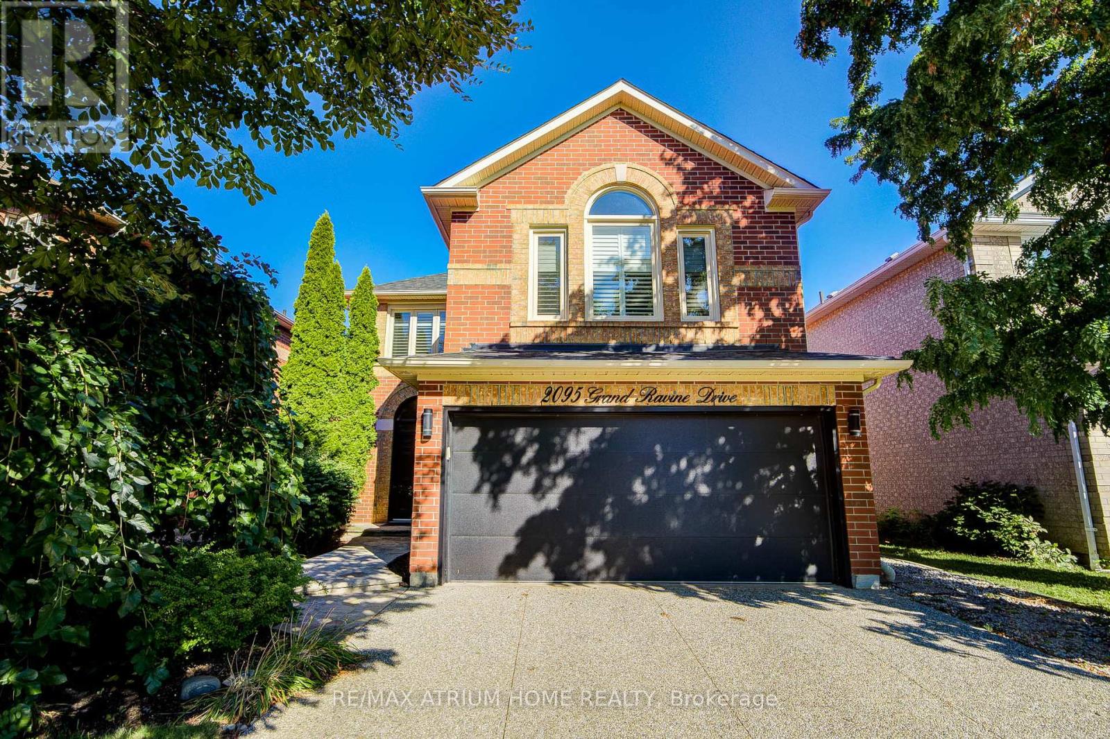 2095 Grand Ravine Dr, Oakville, ON L6H 6B5