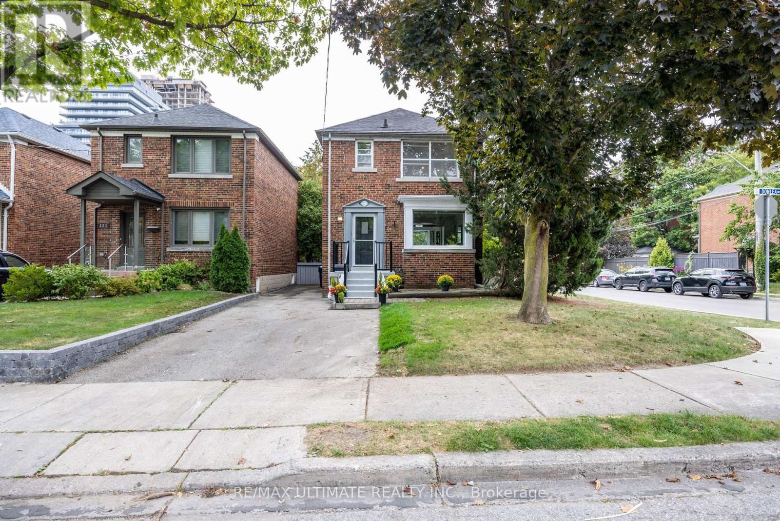 221 Donlea Dr, Toronto, ON M4G 2N3