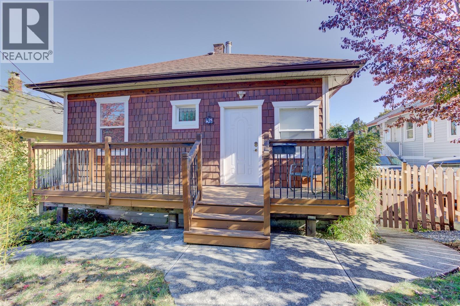 58 Pine St, Nanaimo, BC V9R 2B2