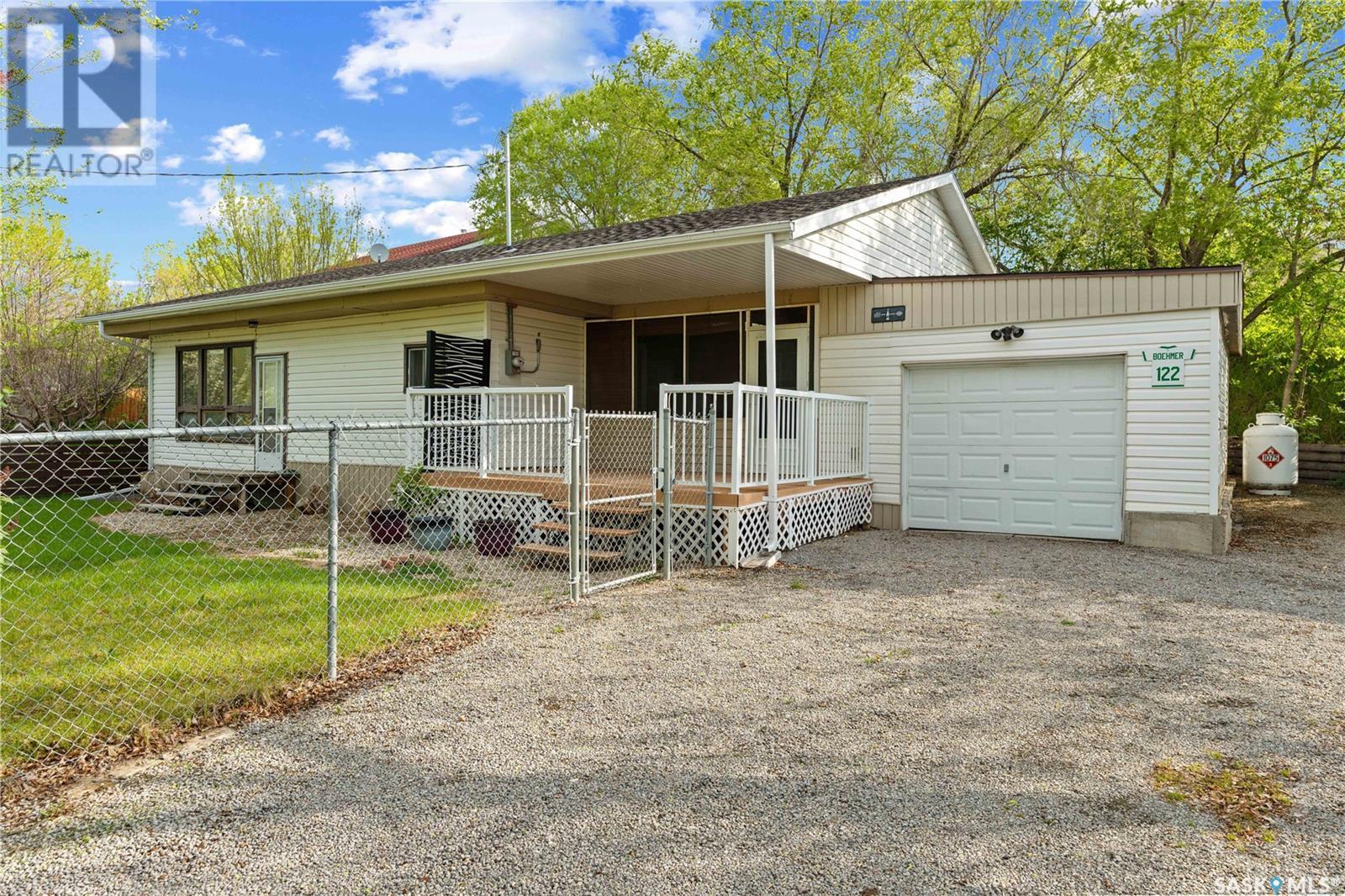 122 Lakeshore Dr, Kannata Valley, SK S0G 4L0