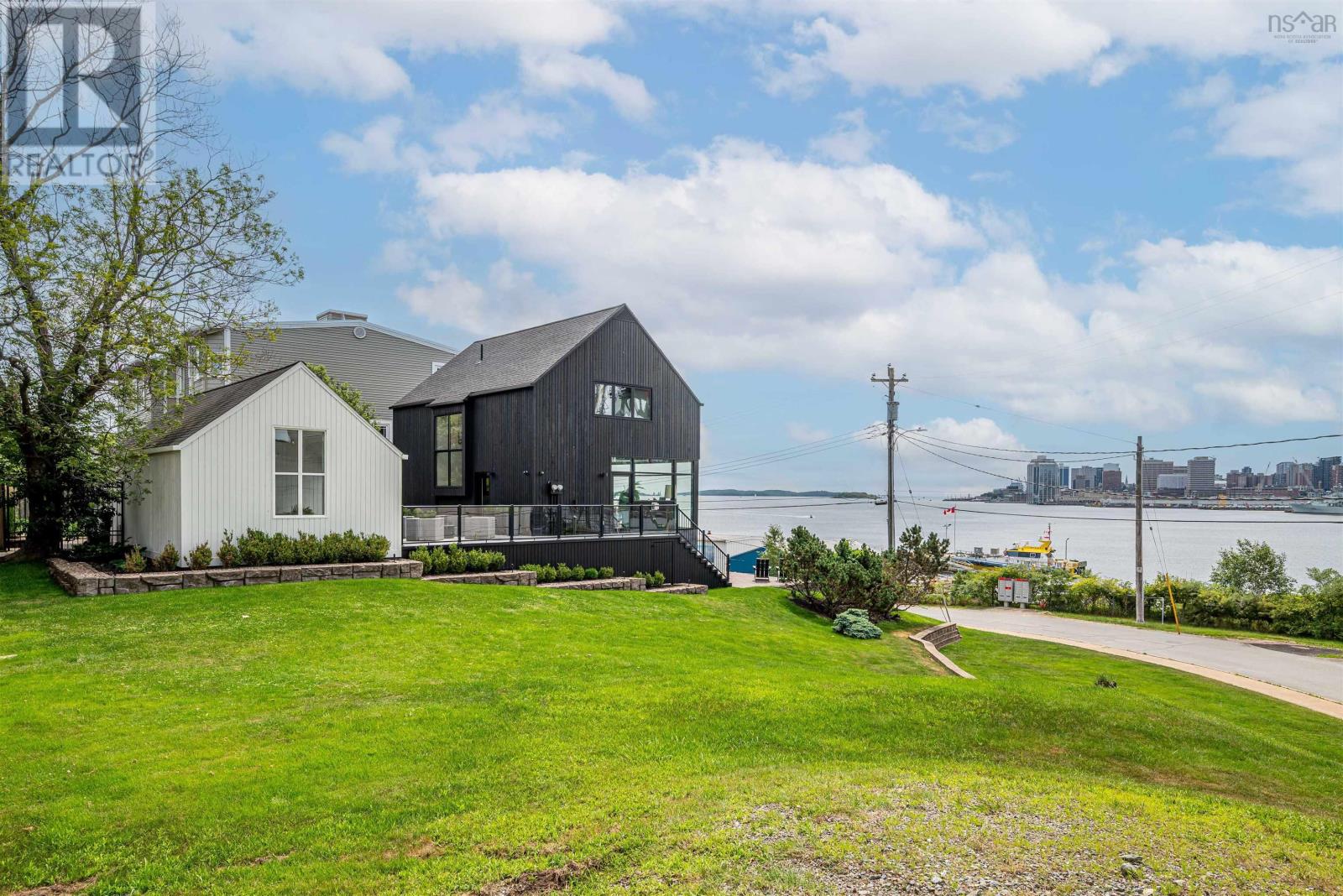 90 Shore Rd, Dartmouth, NS B4A 1A4