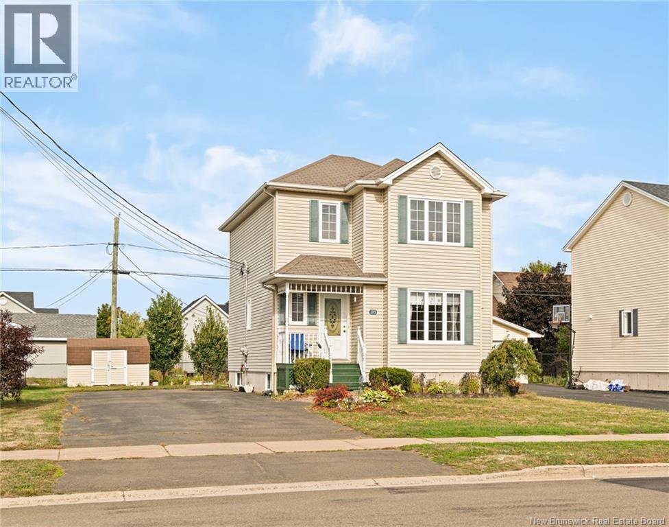135 Rennick, Moncton, NB E1G 4X2