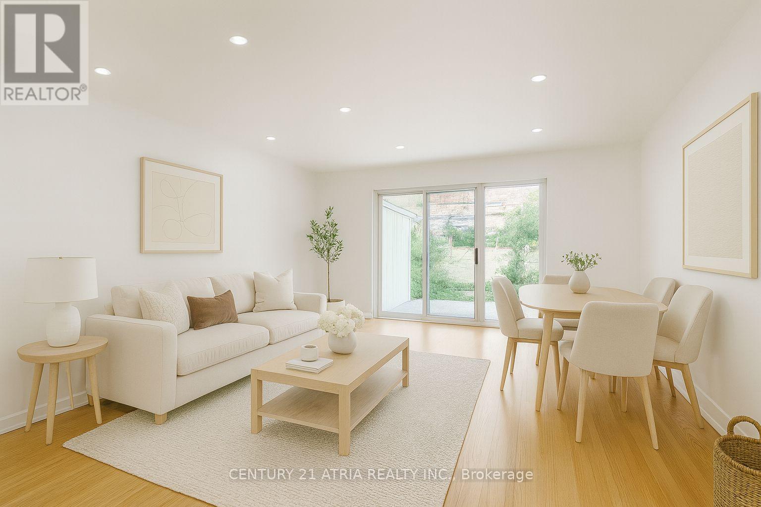 8 32 Sentinel Rd, Toronto, ON M3M 2Y8