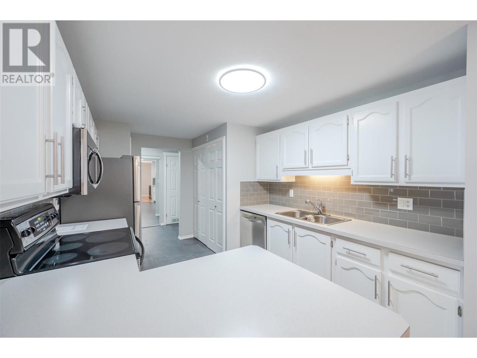 272 Green Avenue W Unit 208, Penticton, BC V2A 3T2