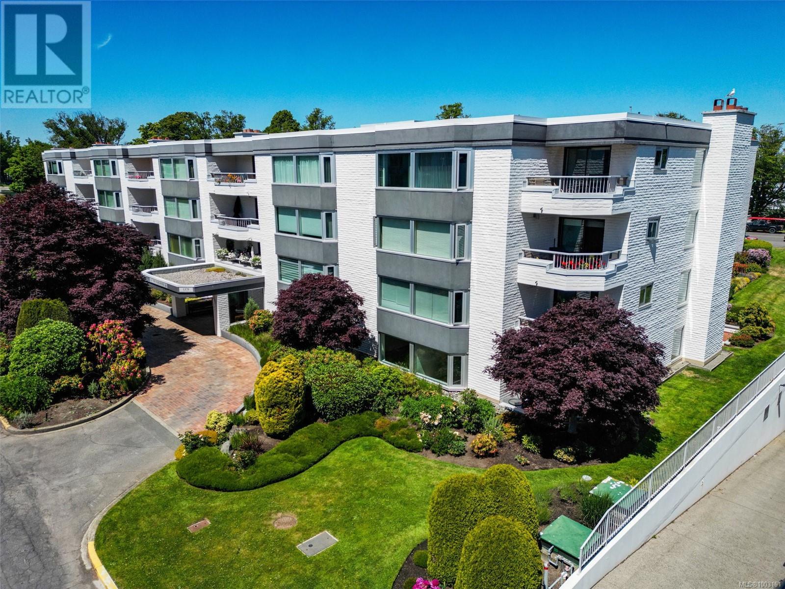 1370 Beach Dr Unit 109 Dr, Oak Bay, BC V8S 2N6