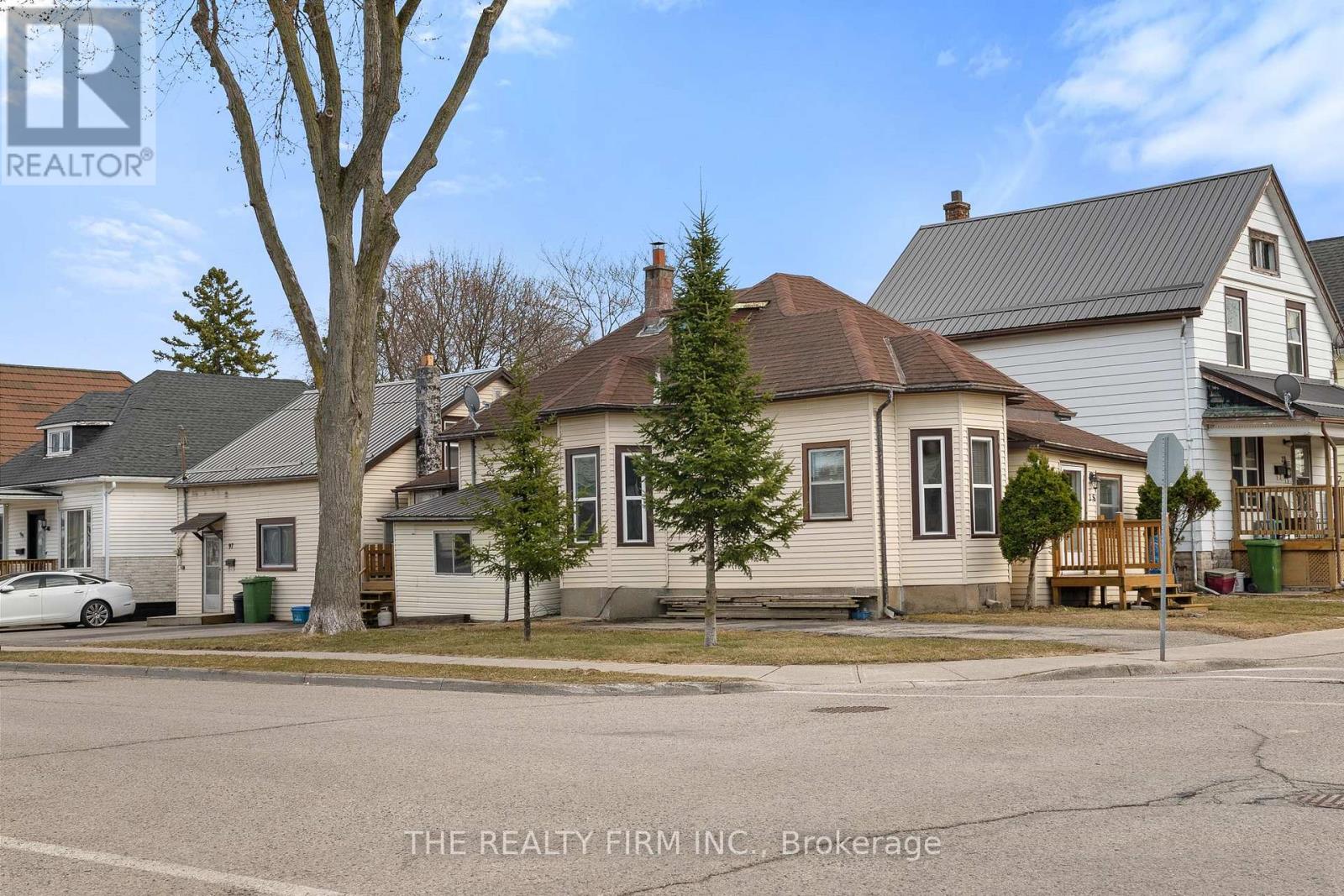 18 Fourth Ave, St. Thomas, ON N5R 4H2