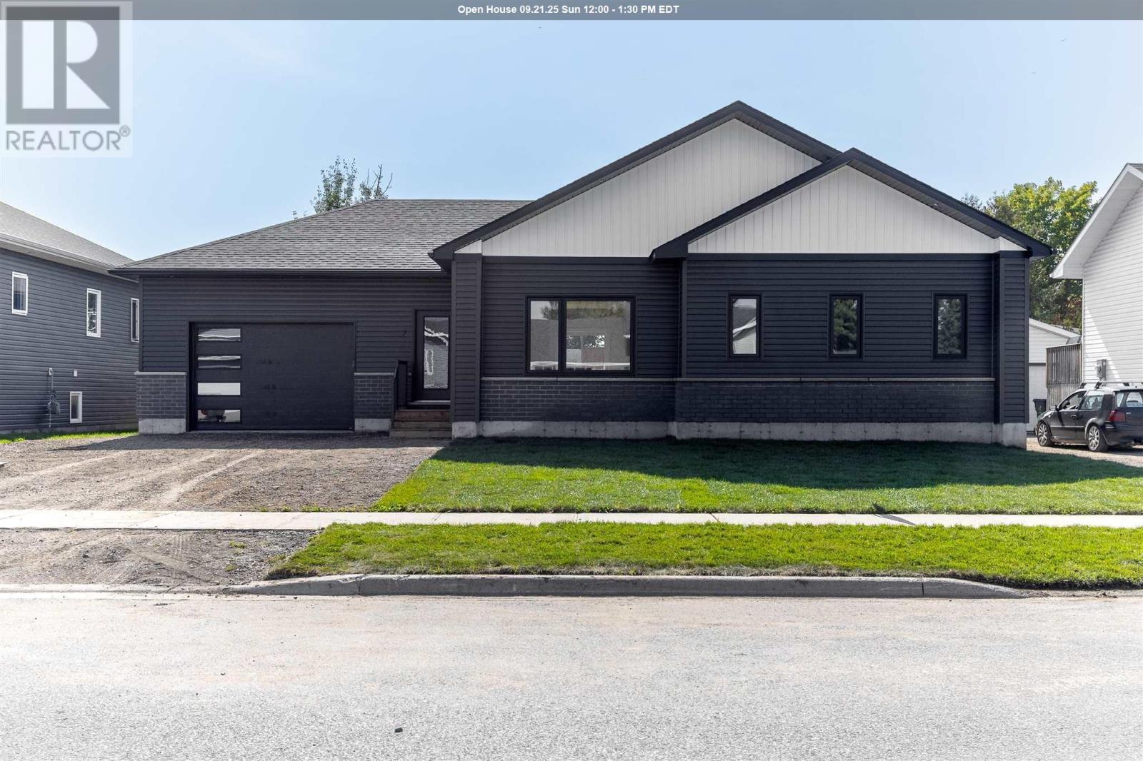 7 Sherbrook Dr, Sault Ste. Marie, ON P6C 3W5