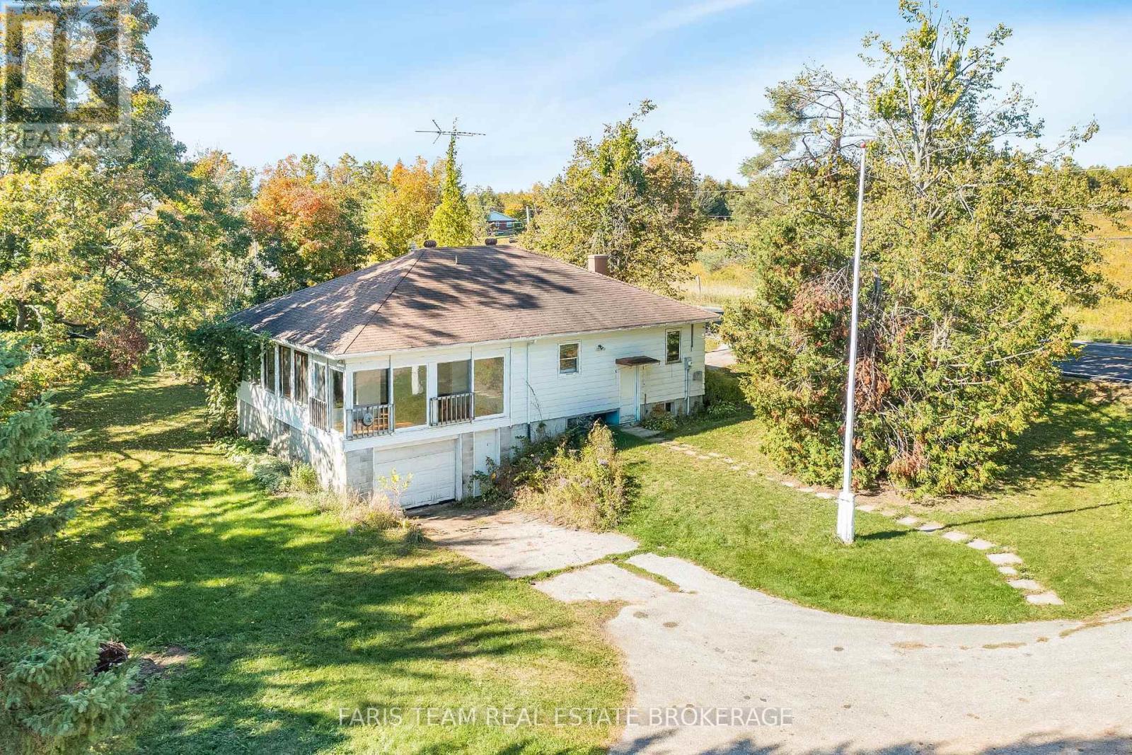 201 Ridge Rd W, Oro-Medonte, ON L0L 2E0