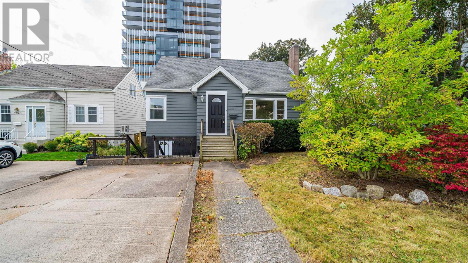 7038 Pearson Dr, Halifax, NS B3L 2K8