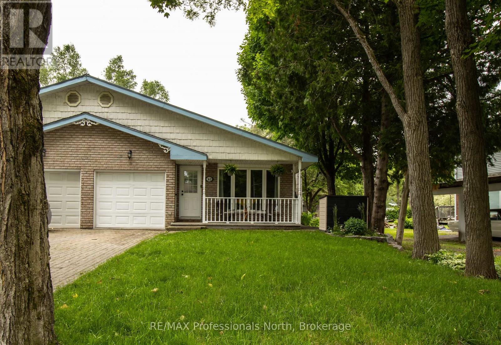 36 B Spencer St, Bracebridge, ON P1L 1E1