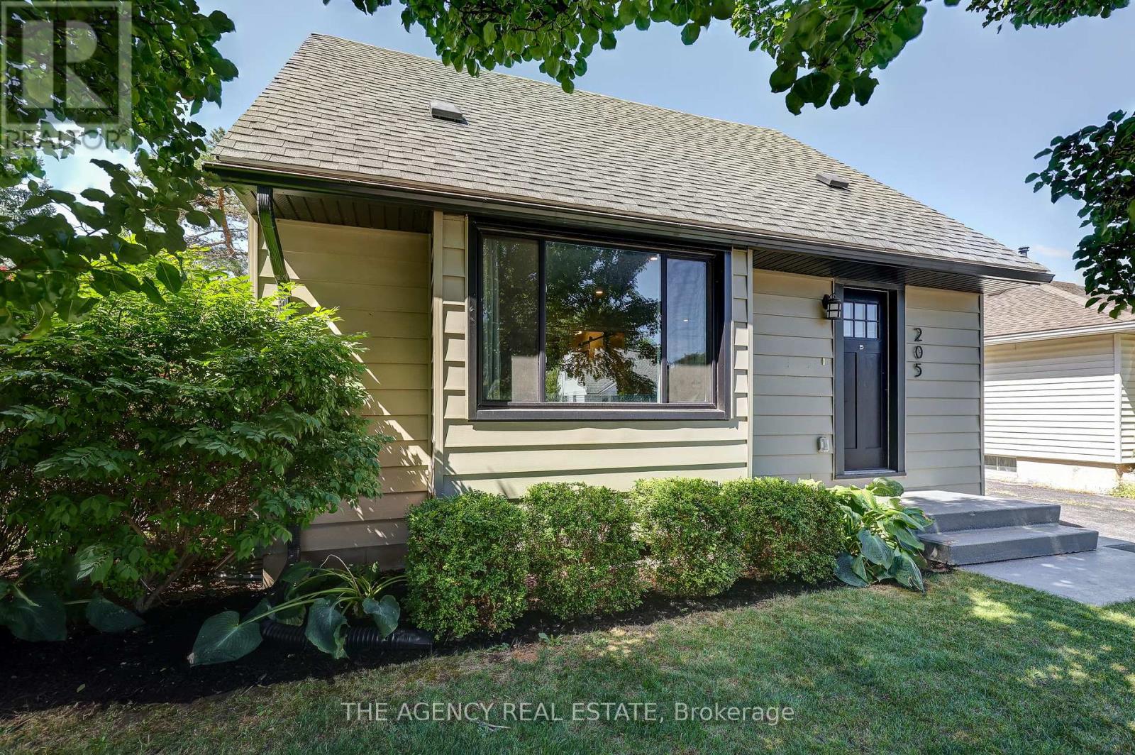 205 Rhine Ave, London, ON N5Y 1C7