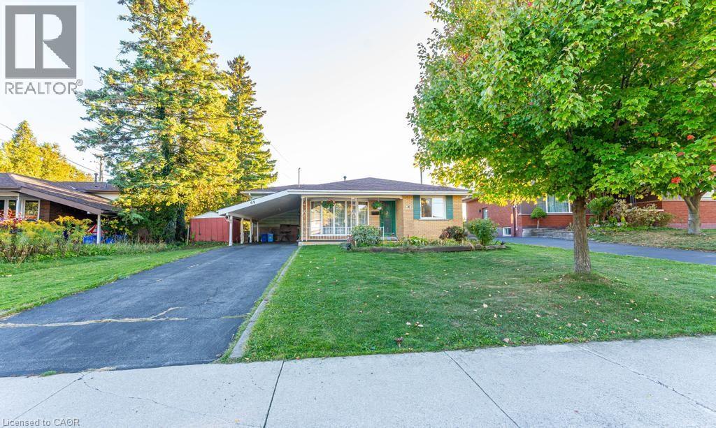 69 Buckingham Dr, Hamilton, ON L9C 2G8
