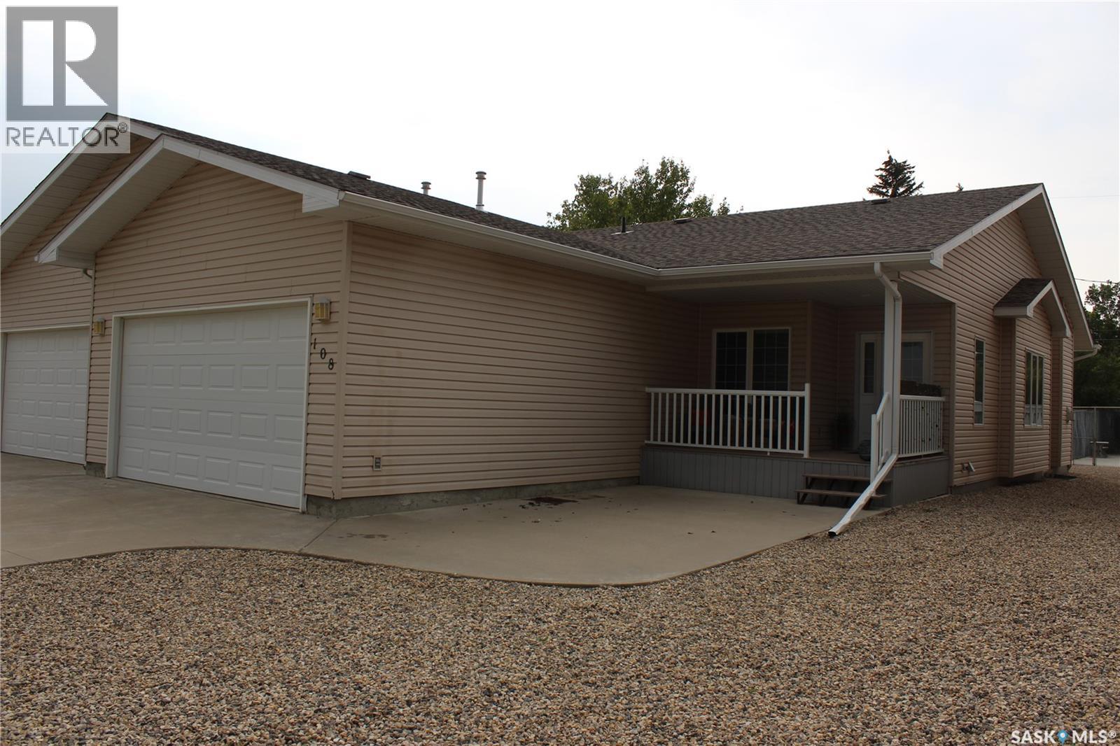108 Erickson St, Midale, SK S0C 1S0