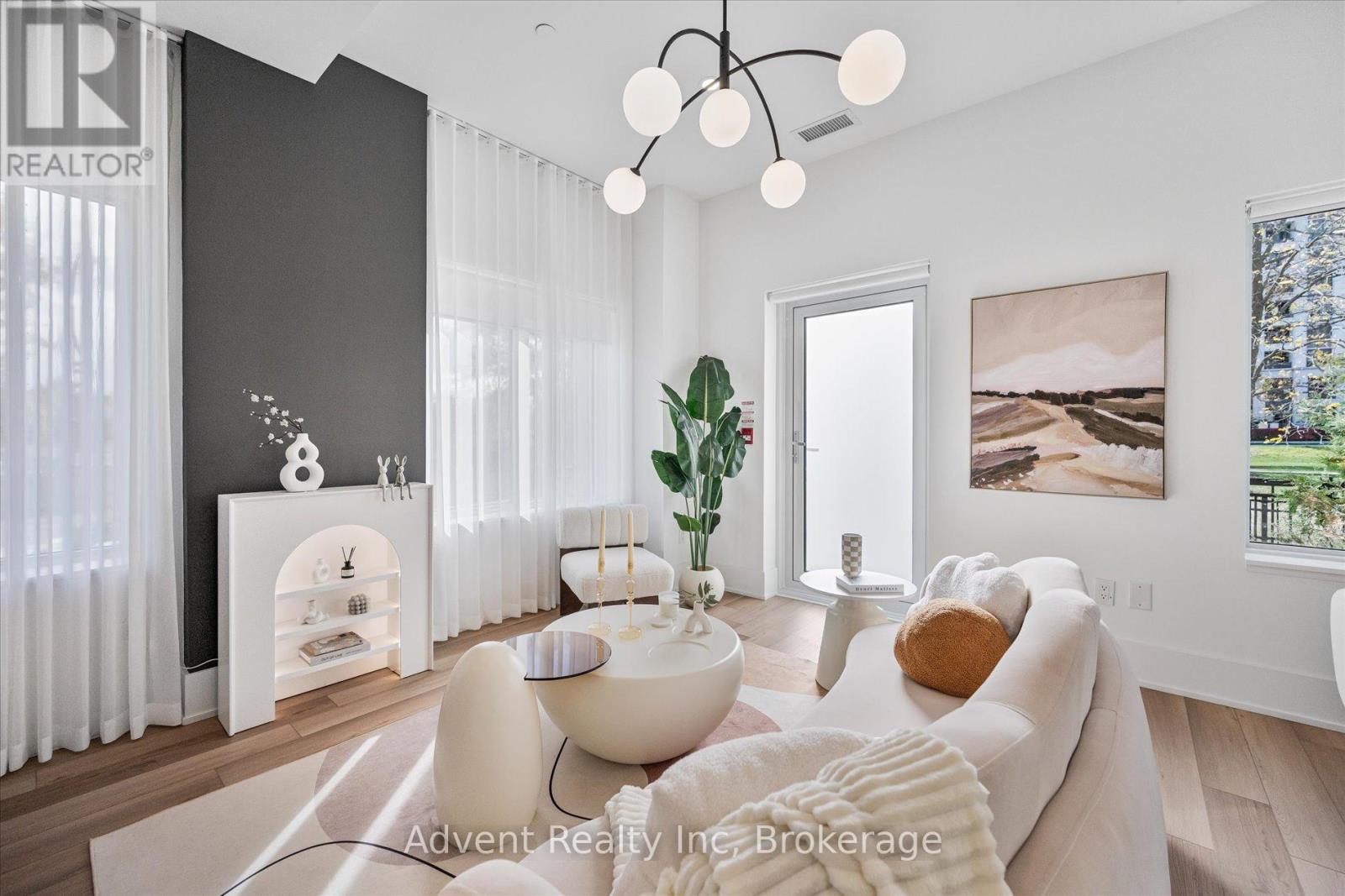 127 Unit 8 Cedarland Dr #w, Markham, ON L6G 0H4