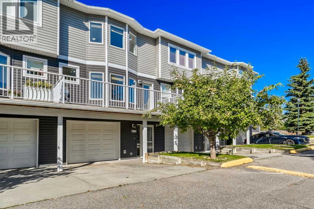 677 Regal Park NE, Calgary, AB T2E 0S6