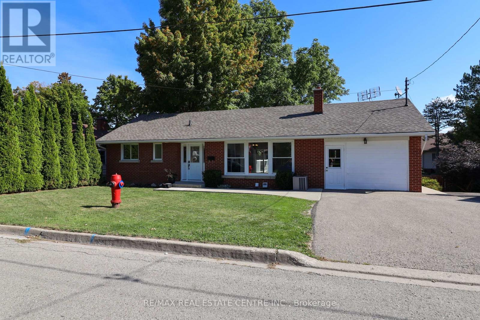 17 Amanda St #b, Orangeville, ON L9W 2J9