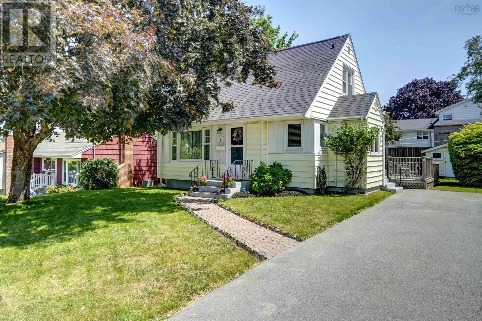6 Piers Ave, Halifax, NS B3N 1Z3