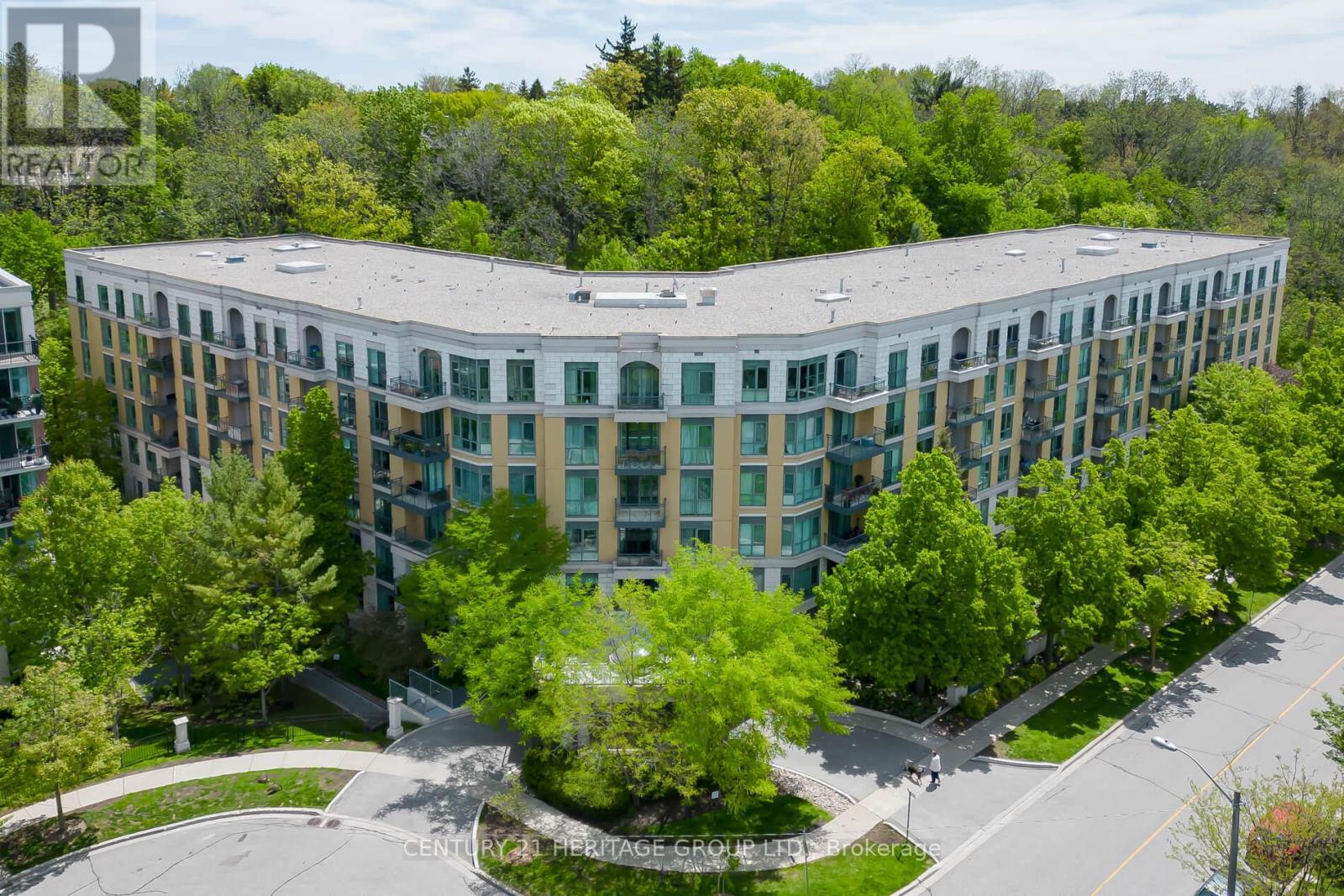 306 11 William Carson Cres, Toronto, ON M2P 2G1